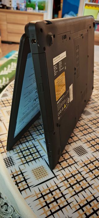 Laptop Medion Akoya i5 Gen 6, 8GB, 500GB, Nvidia 940MX 2GB, DVD-RW baterie buna