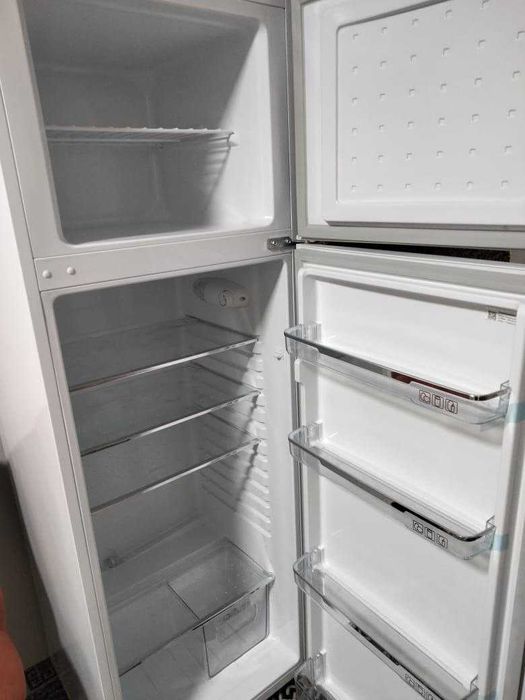 Продам холодильник Artel 276