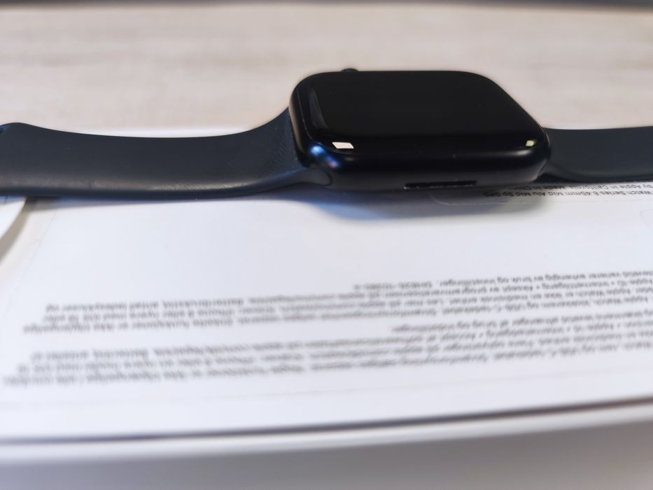 Apple watch series 8 45mm black 96% battery