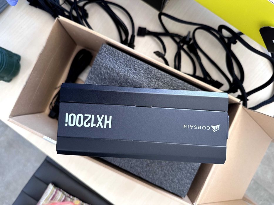 Захранване Corsair HX1200i, 1200 Watt, 80 PLUS Platinum, съвместимо с ATX 3.1 & - PCIe 5.1