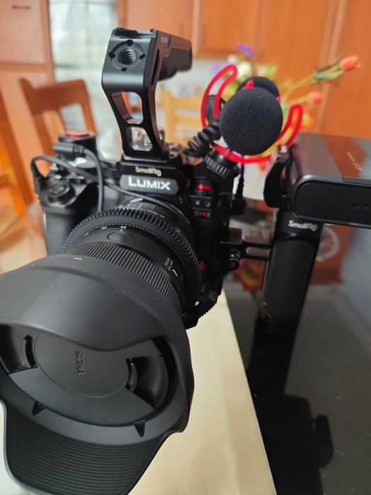 Lumix S1Rii Сензор: 44.3MP (CMOS Bayer RGB)