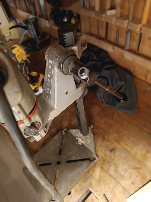 Стойка с бормашина