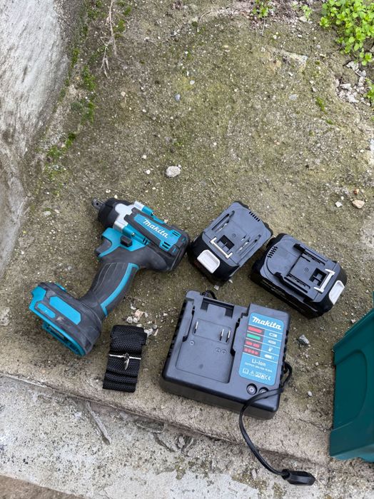 Makita ударен акумулаторен гайковерт + 2 батерии и зарядно – КАТО НОВ