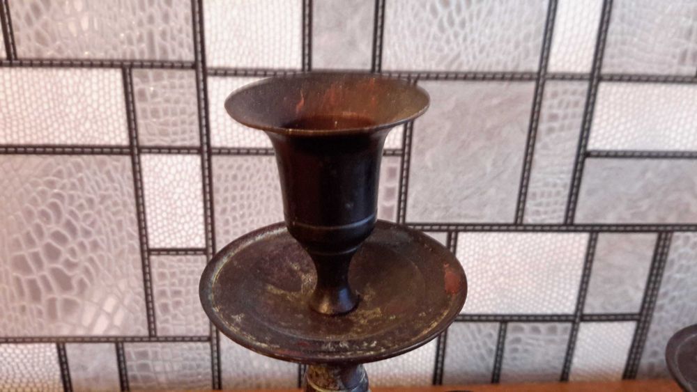 Метален свещеник