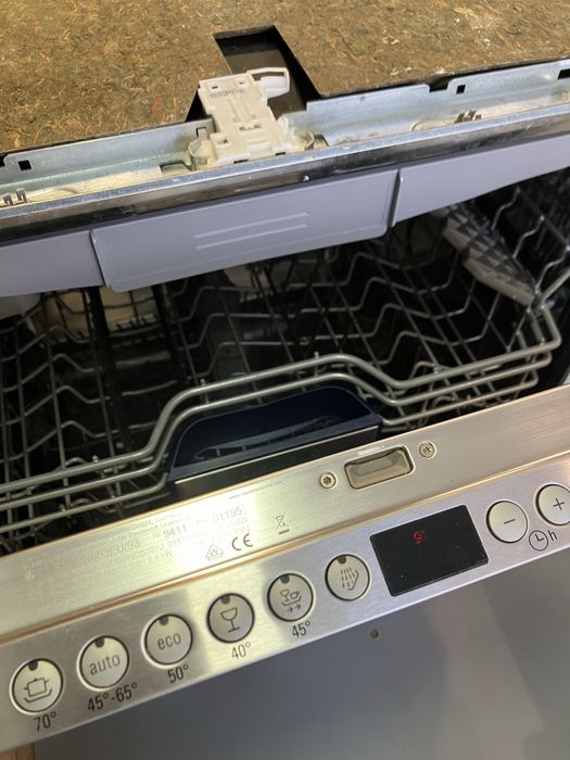 Съдомиялна SIEMENS 60ст за пълно вграждане