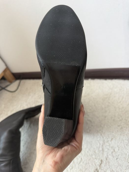 Продам кожаные сапоги Basconi