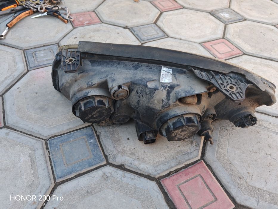 Фара на Хуиндай элантра 2004