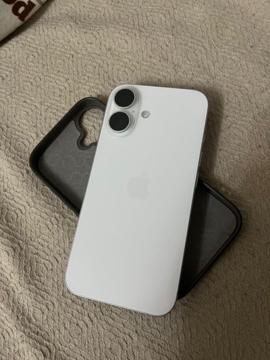 Apple iPhone 16