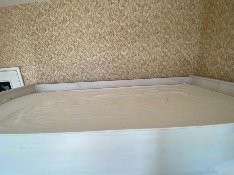 Юношеско легло с бюро, матрак, осветление, допълнителни рафтове, шкаф!