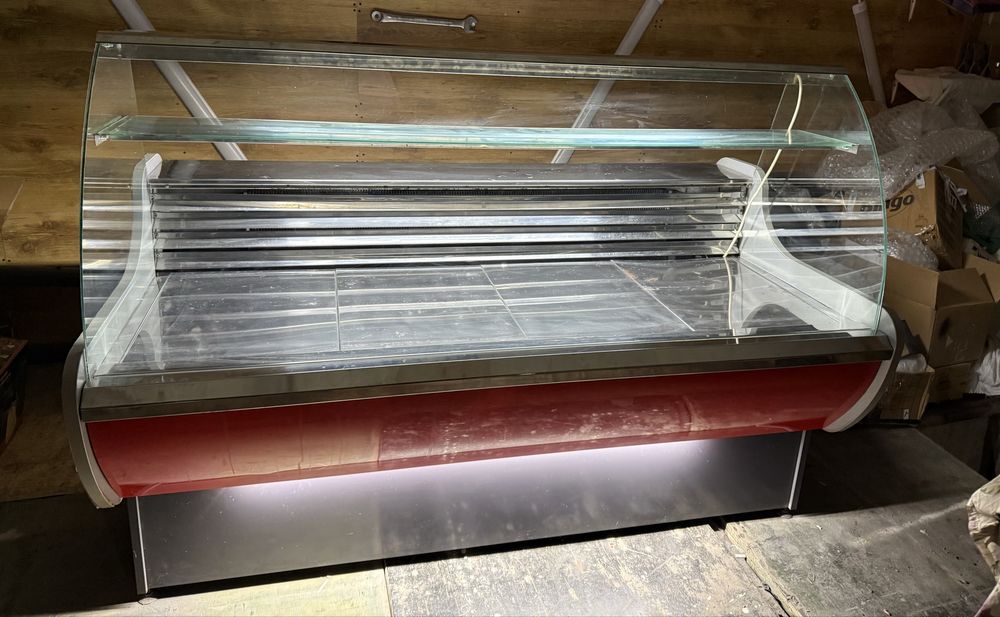 Хладилна витрина за магазин / сладкарница