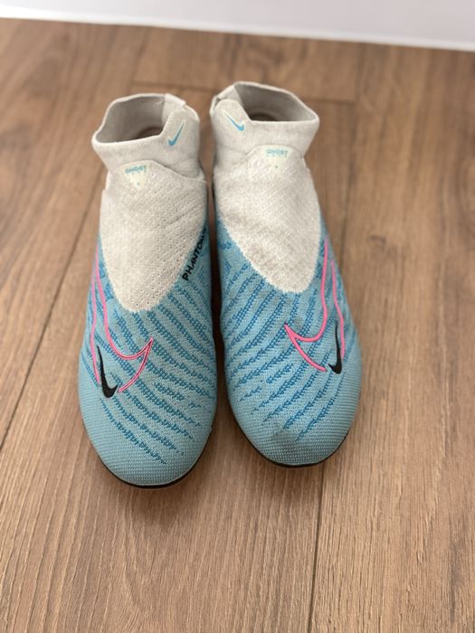 Футбольные бутсы Nike