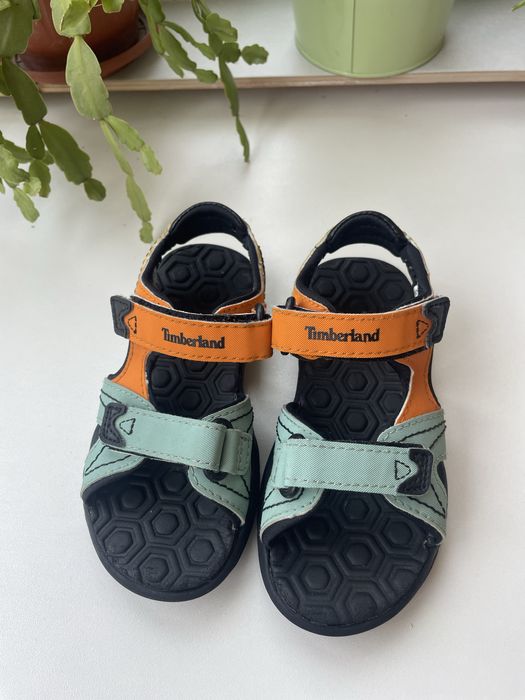 Продавам детски сандали