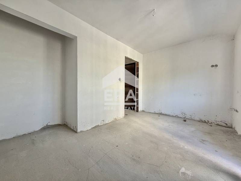 Слънчев тризонет ново строителство на крачка от Парк „Св. Св. Петър и