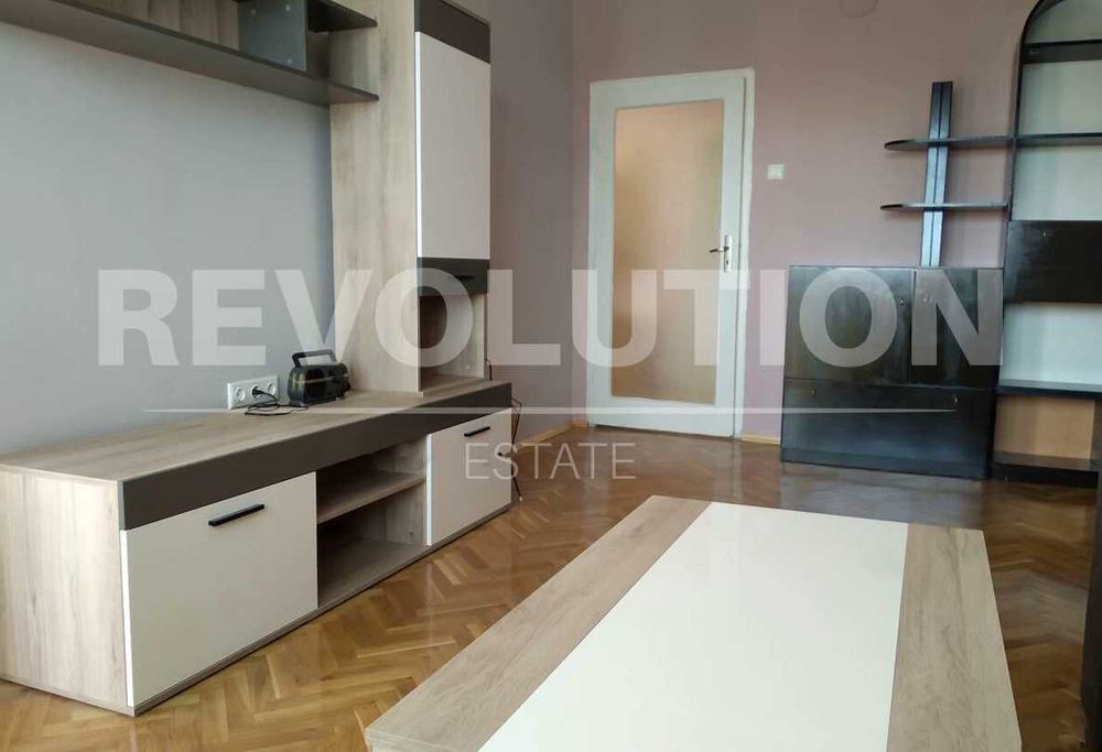 Четиристаен апартамент в сърцето на Варна