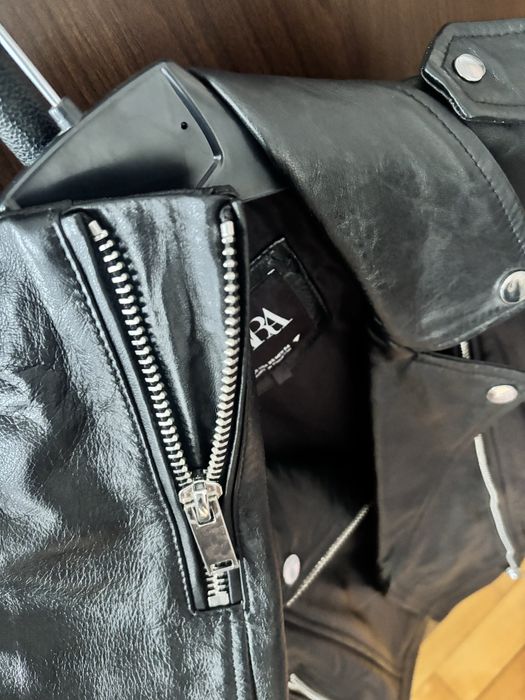 Geaca de piele neagra Zara