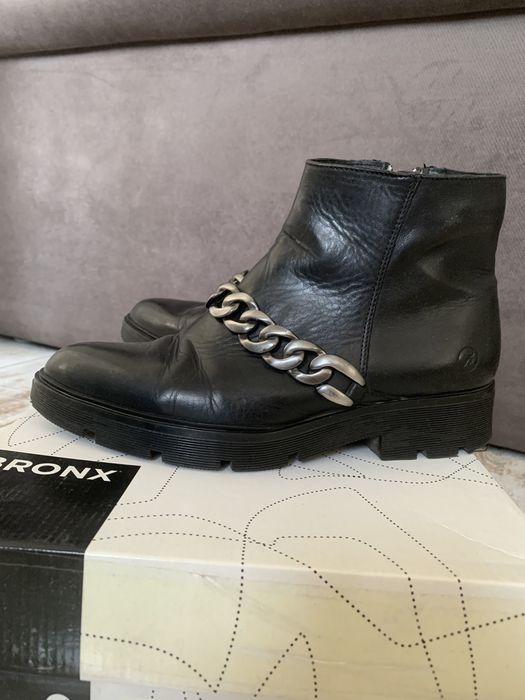 Продаю женские ботинки « Bronx»