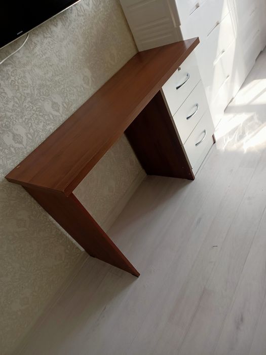 Стол в отличном состоянии