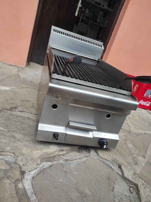 Професионална газова скара на вулканични камъни