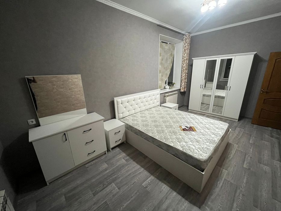 Спальня гарнитуры разные есть