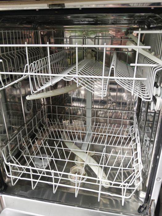 Продам посудомоечную машину