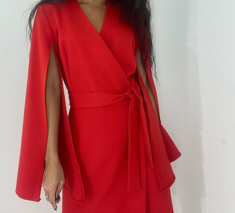 Красивое платье с необычным рукавом