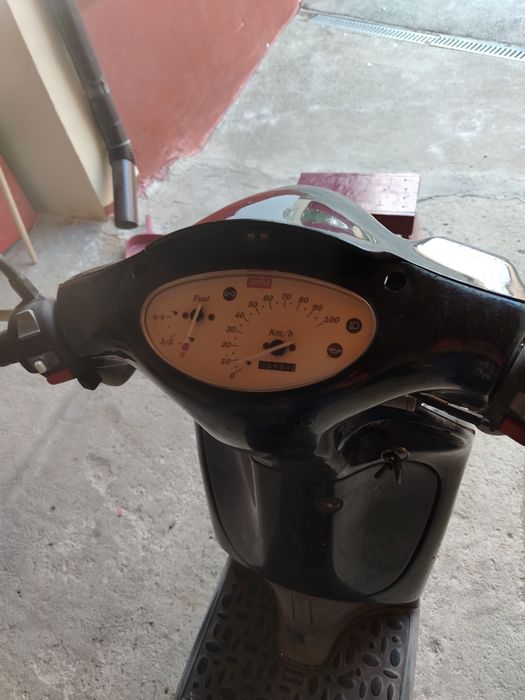 Vand scuter pe benzina