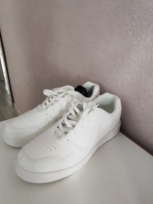 Продам летние кроссовки