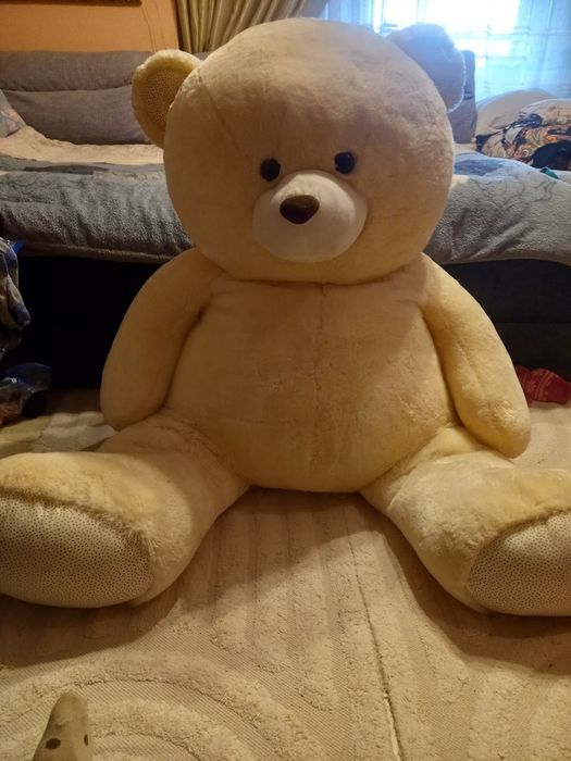 Голям плюшен мечок