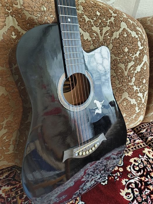 Срочно продам гитару