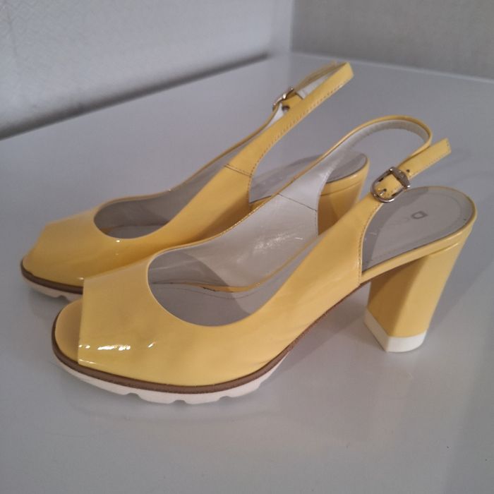 Продам босоножки