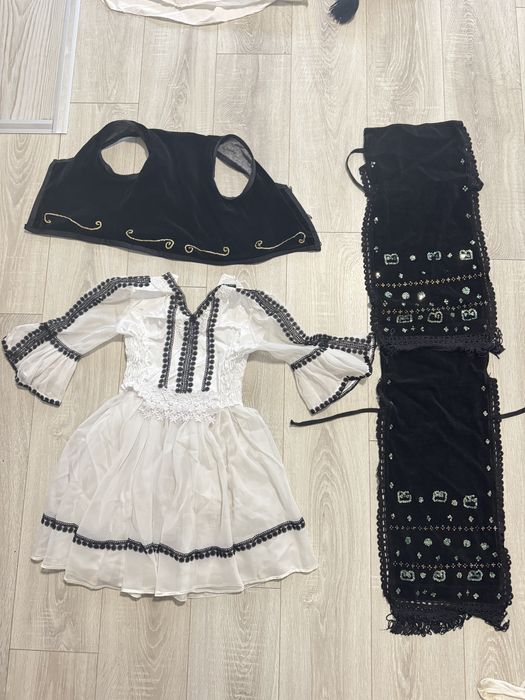 Costum momarlanesc copii