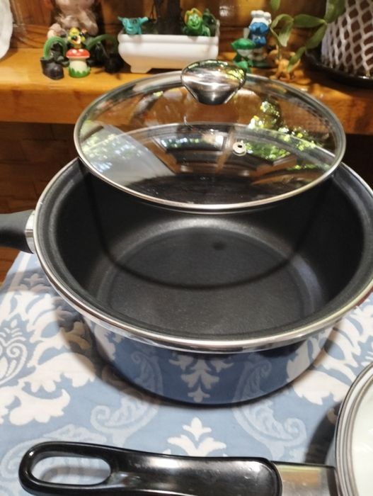 Новая посуда: кастрюля, черпак