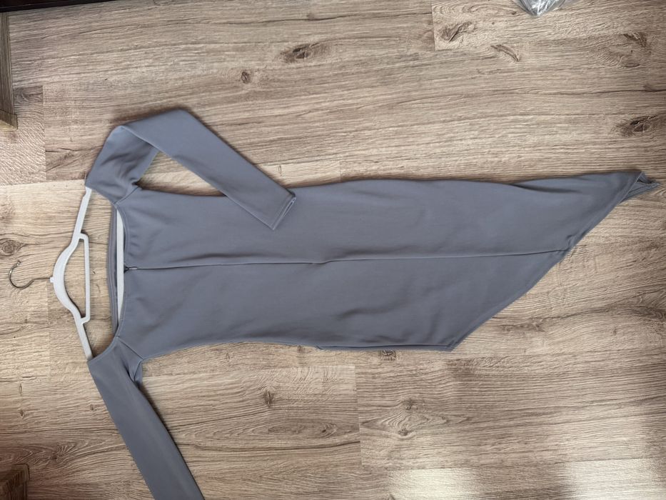 Стилна рокля за повод.