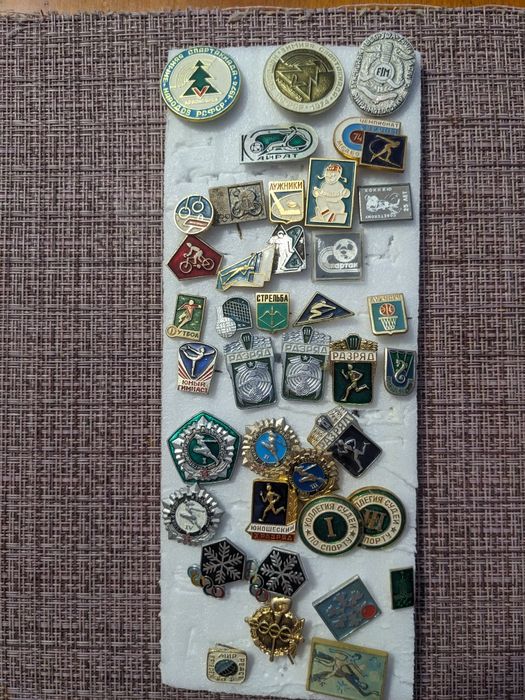 Продам значки времён СССР