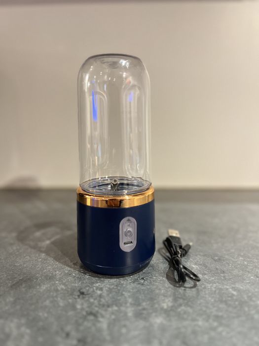 Mini-blender portabil + pahar cu capat (compact, usor de transportat)