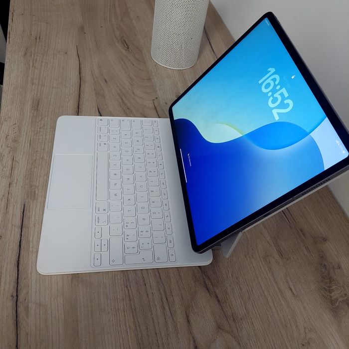 vand tabletâ iphed cu tot cu tastaturâ 2000 lei