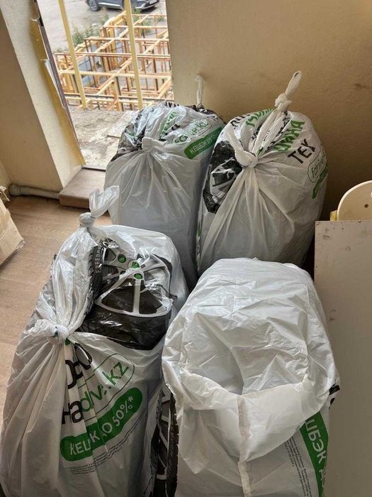 Продам резину БУ 285 45 R22 зима