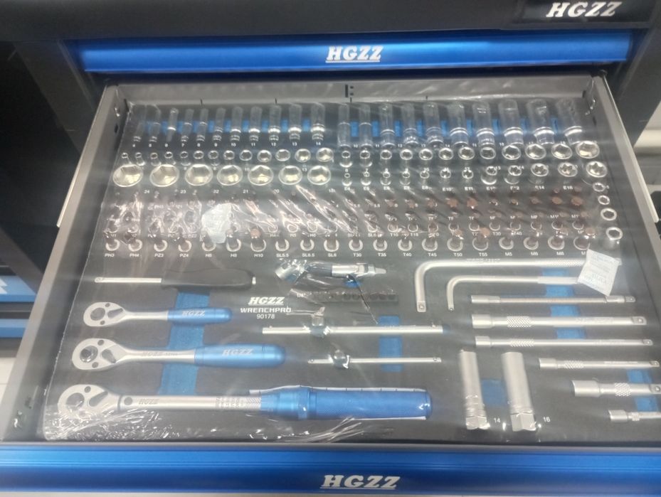 Инструментальня тележка с ложементами