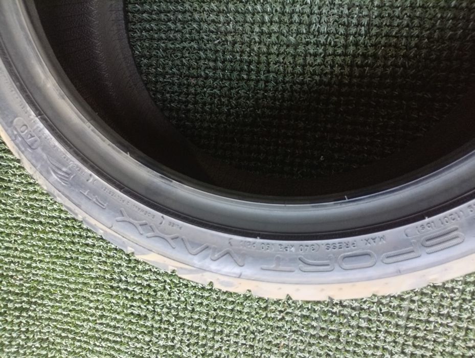 215 40 17 Dunlop Noi