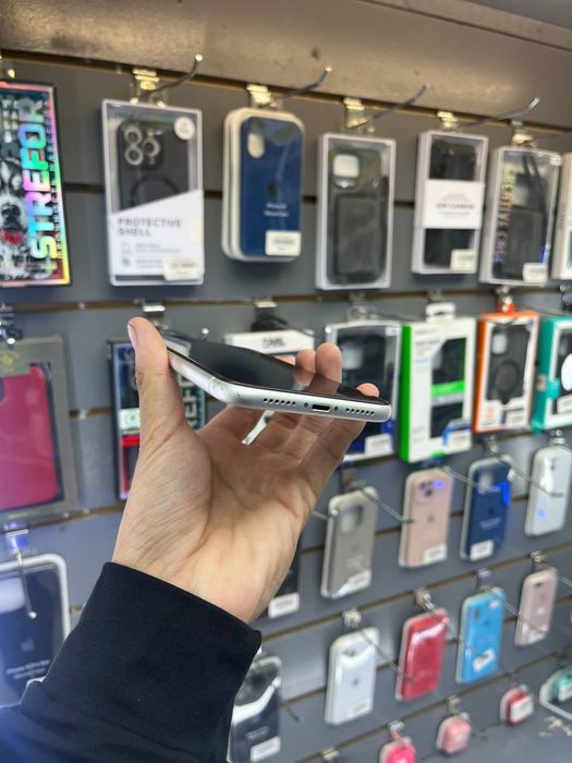 Iphone 11 64gb.  .