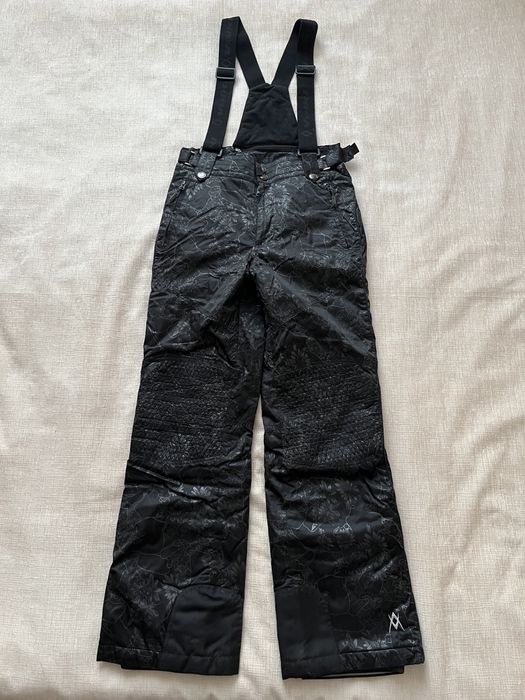 Лыжный костюм продаётся