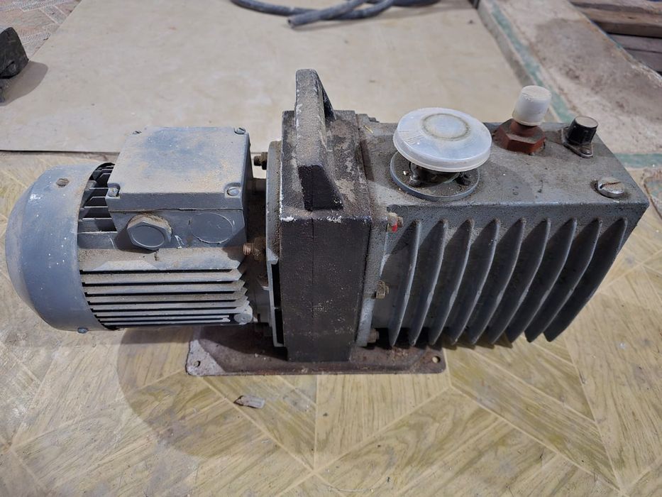 Электродвигатель с вакуумный насосом