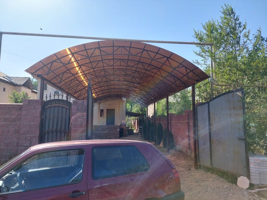 Навес. забор. стол со стульями.