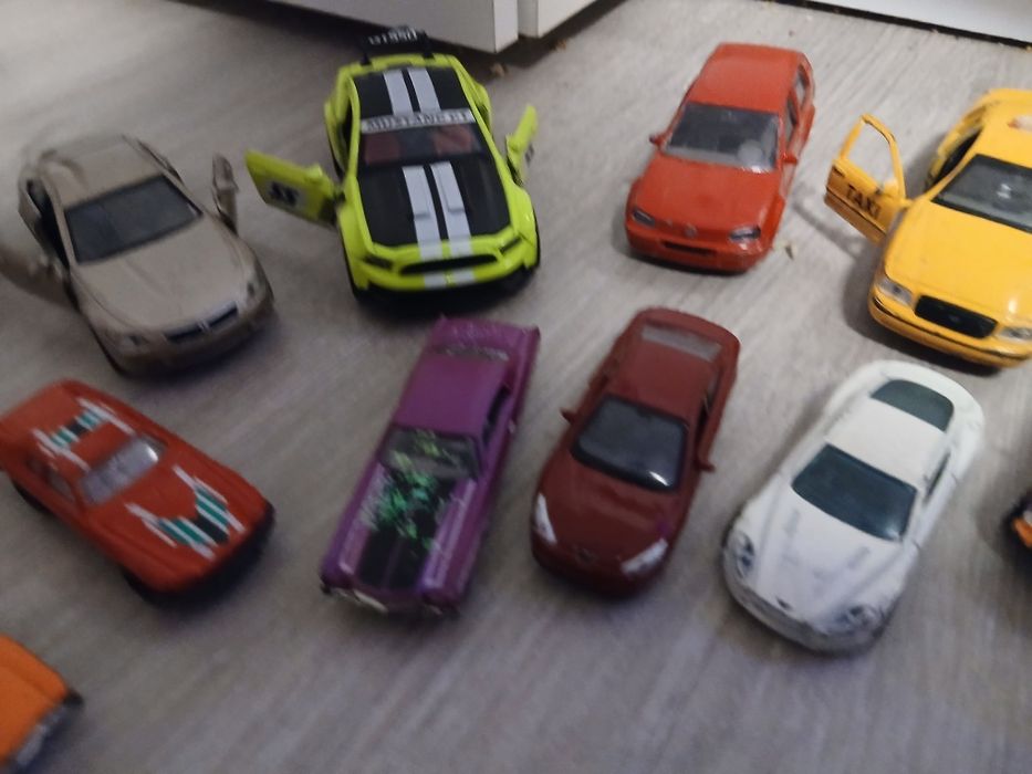 Метални коли .и.