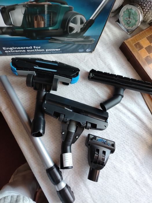 Aspirator fara sac PHILIPS PowerPro Expert seria 7000