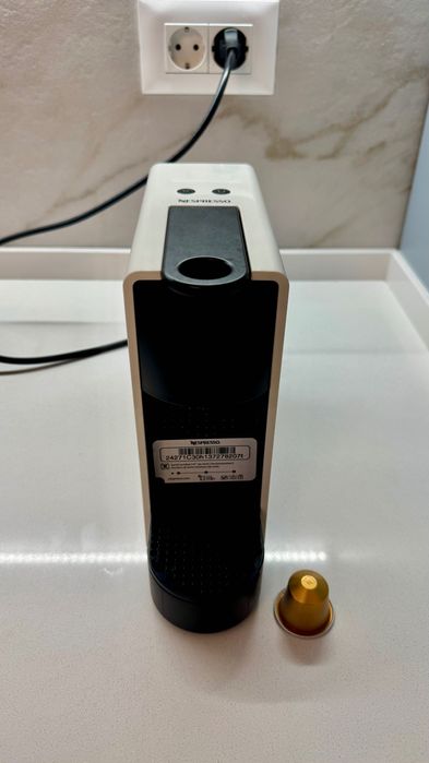 Espressor NespressoEssenza Mini C30 Alb + 40 capsule