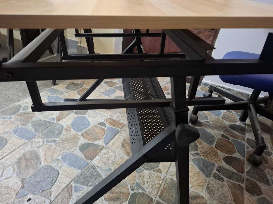 Birou/planseta desen tehnic, blat inclinabil, inaltime reglabila