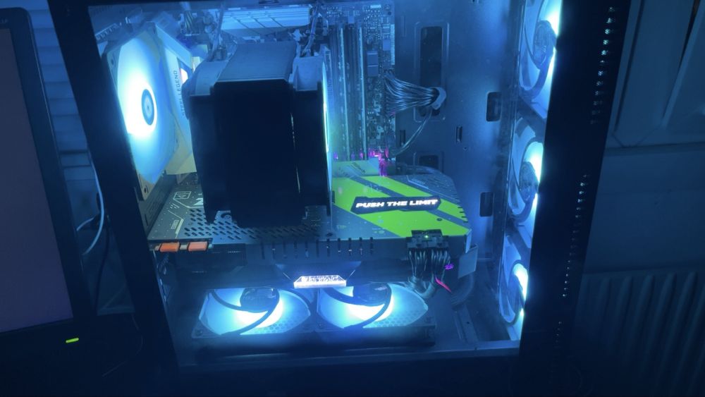 Vand pc gaming aproape nou