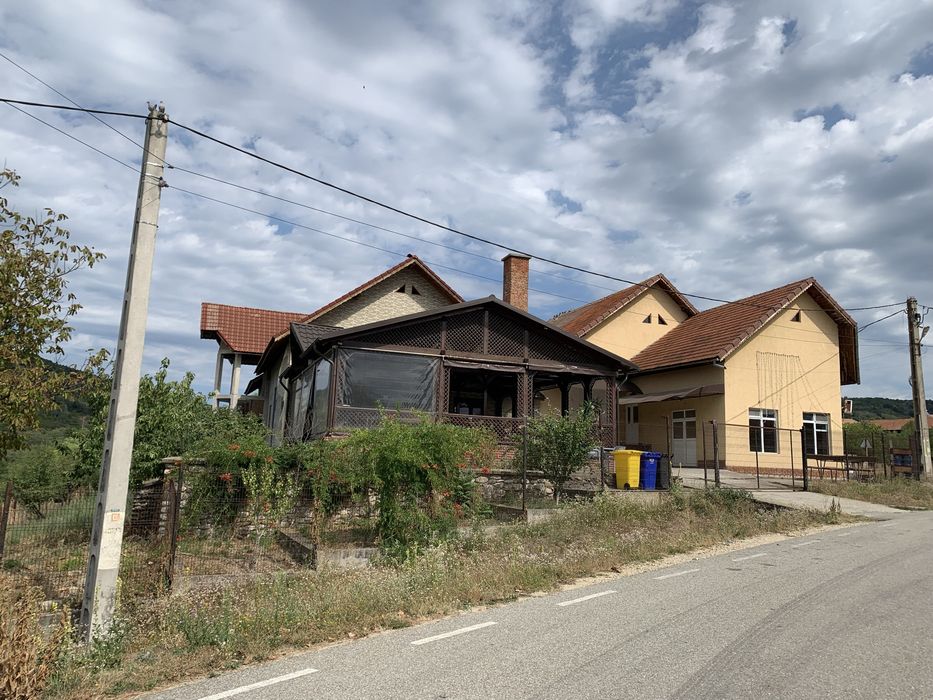 Vind/inchiriez spatiu comercial multifunctional/multirol