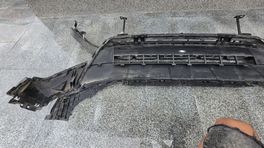 Scut spoiler bara fata armatura absorbant grila bara fata senzor VW Touareg 3 III 760 cr7 7cr 2018+